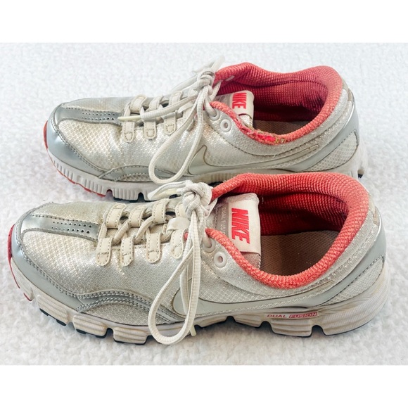 (VTG) NIKE • Y2K White/Silver/Salmon Dual Fusion Athletic Runners - Picture 8 of 16